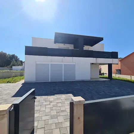 Sea View Oasis * Vir